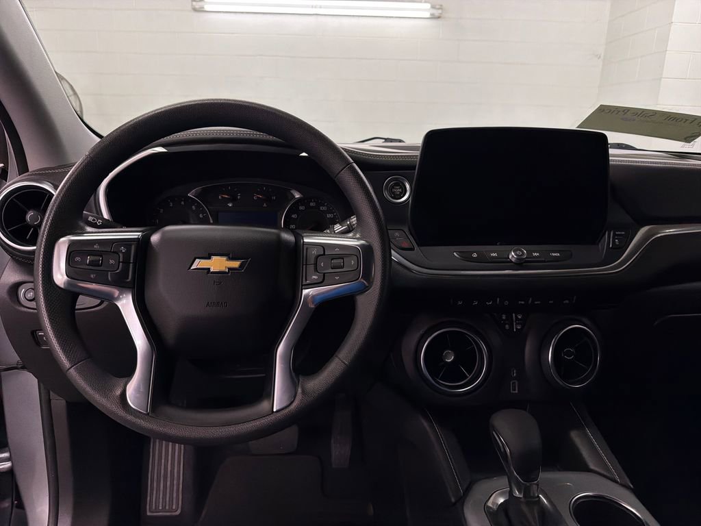 Used 2023 Chevrolet Blazer LT w/ Driver Confidence Package FWD image 9
