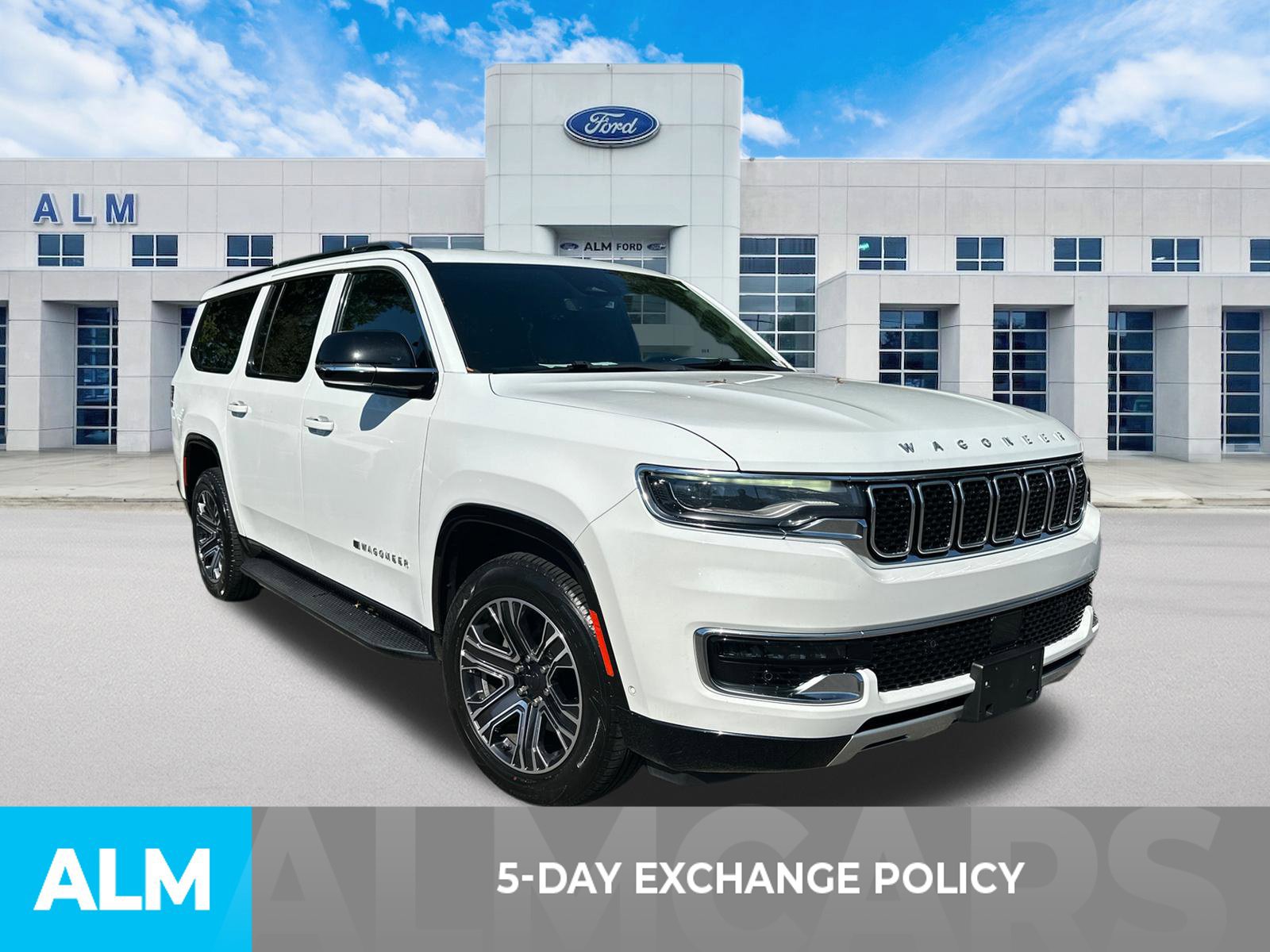 Used 2024 Jeep Wagoneer L Series II w/ Flexible Seating Group AWD/4WD image 3