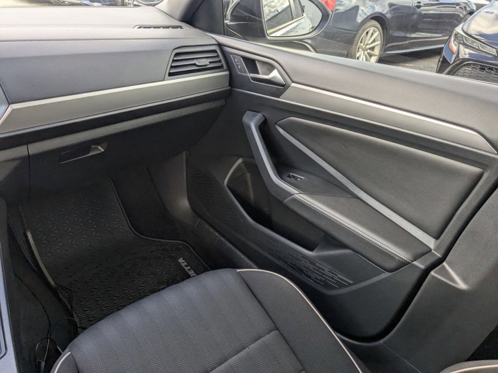 Used 2024 Volkswagen Jetta Sport image 18