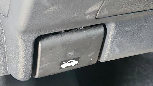 Used 2025 Nissan Kicks SV image 12