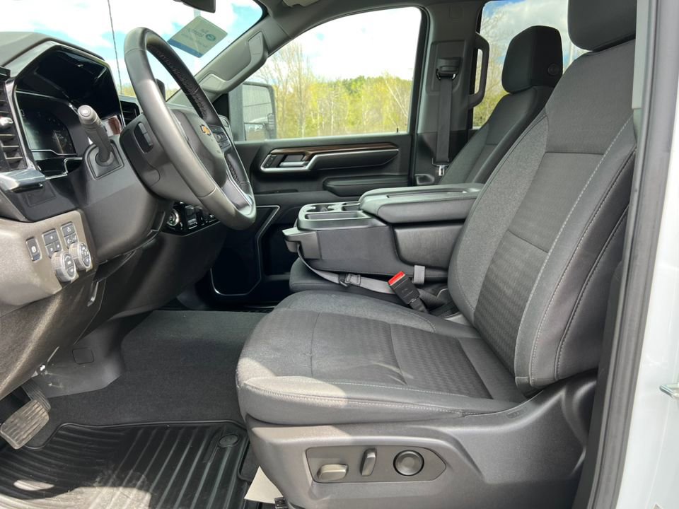 Used 2025 Chevrolet Silverado 2500 LT w/ Convenience Package AWD/4WD image 4