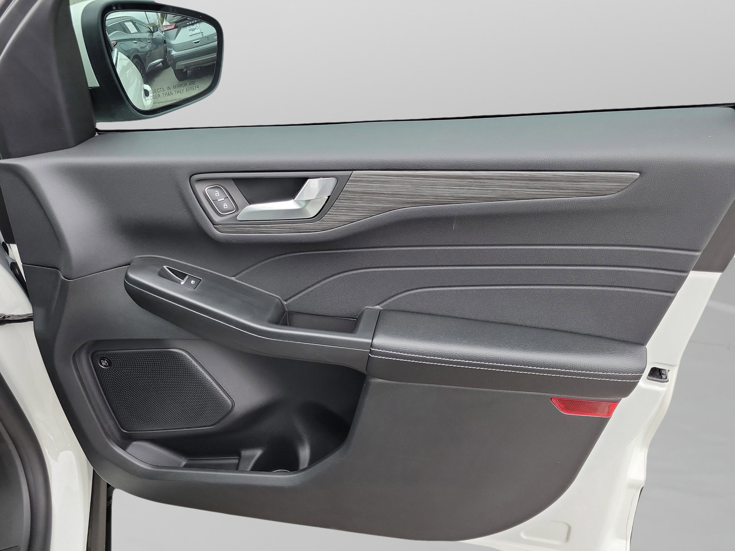 Certified 2024 Ford Escape SE w/ PHEV Premium Package image 29