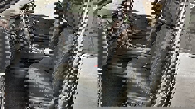 Used 2023 Nissan Rogue SV image 3