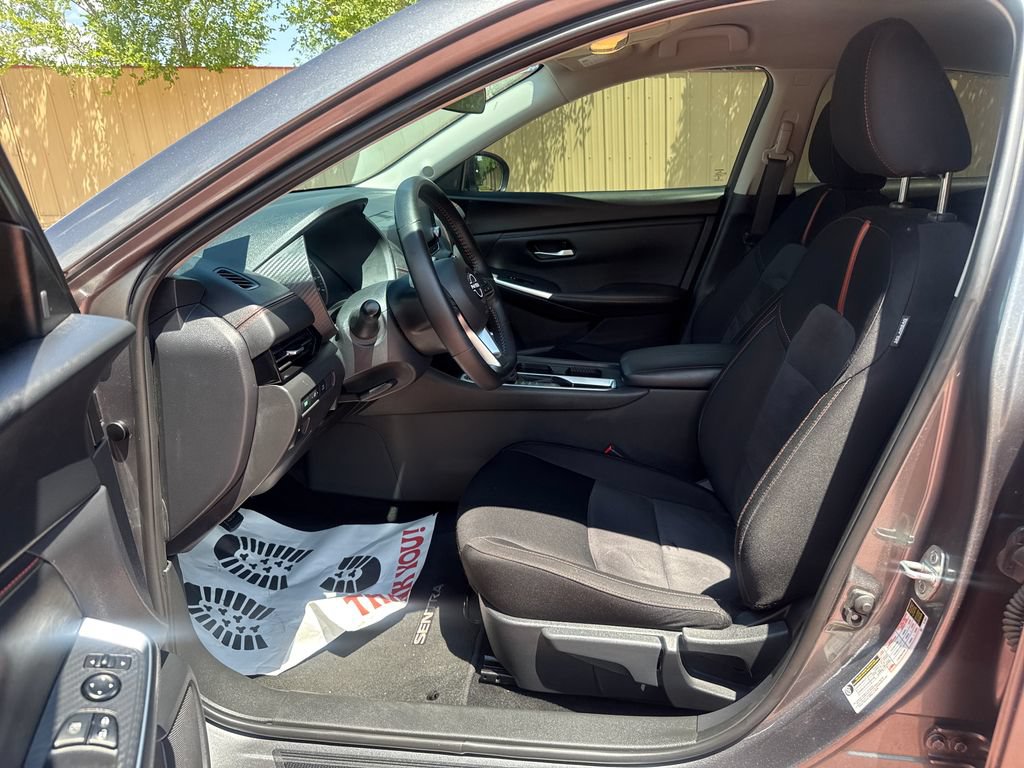 Used 2025 Nissan Sentra SR FWD image 11