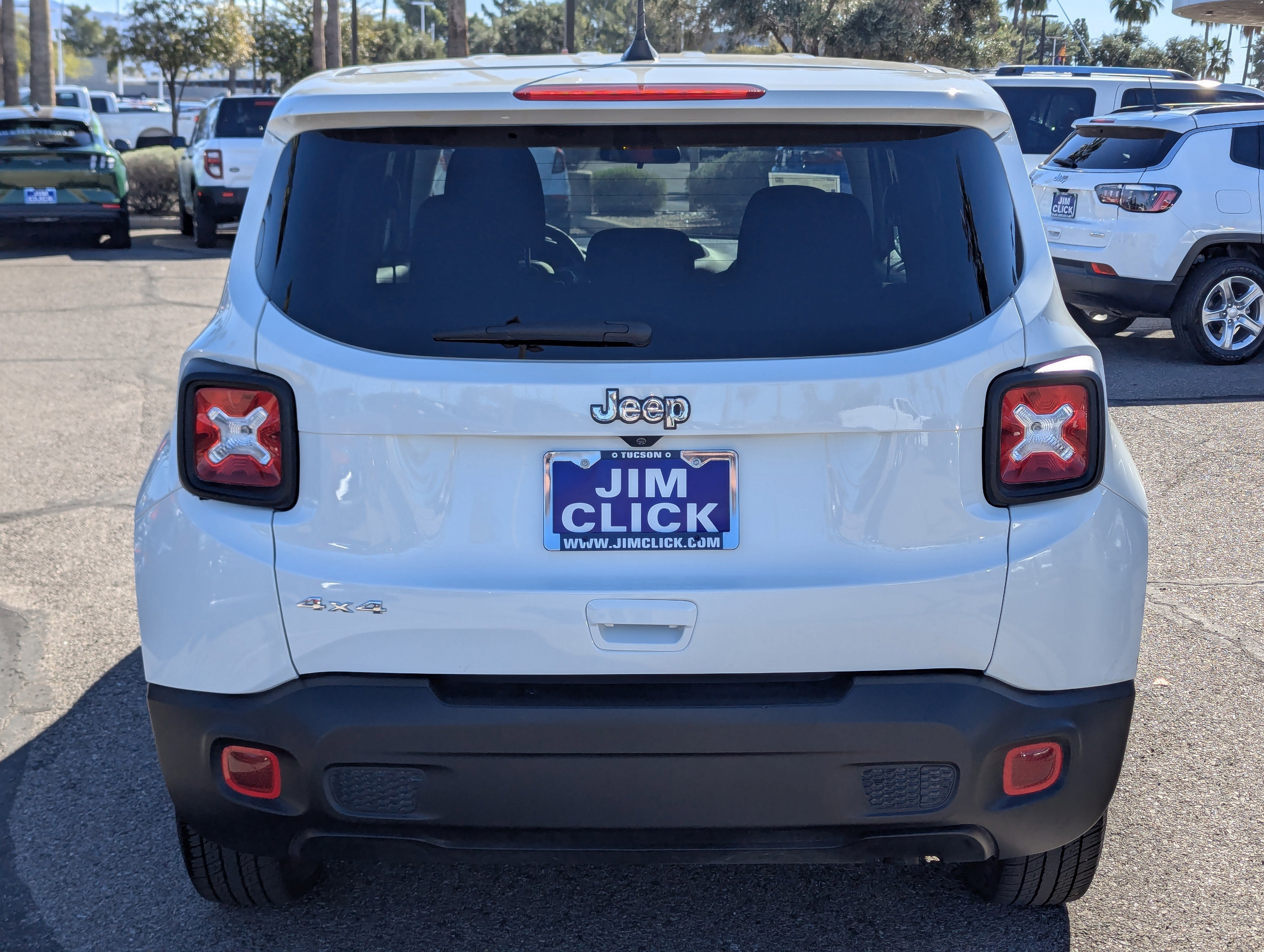 Used 2023 Jeep Renegade Latitude image 3