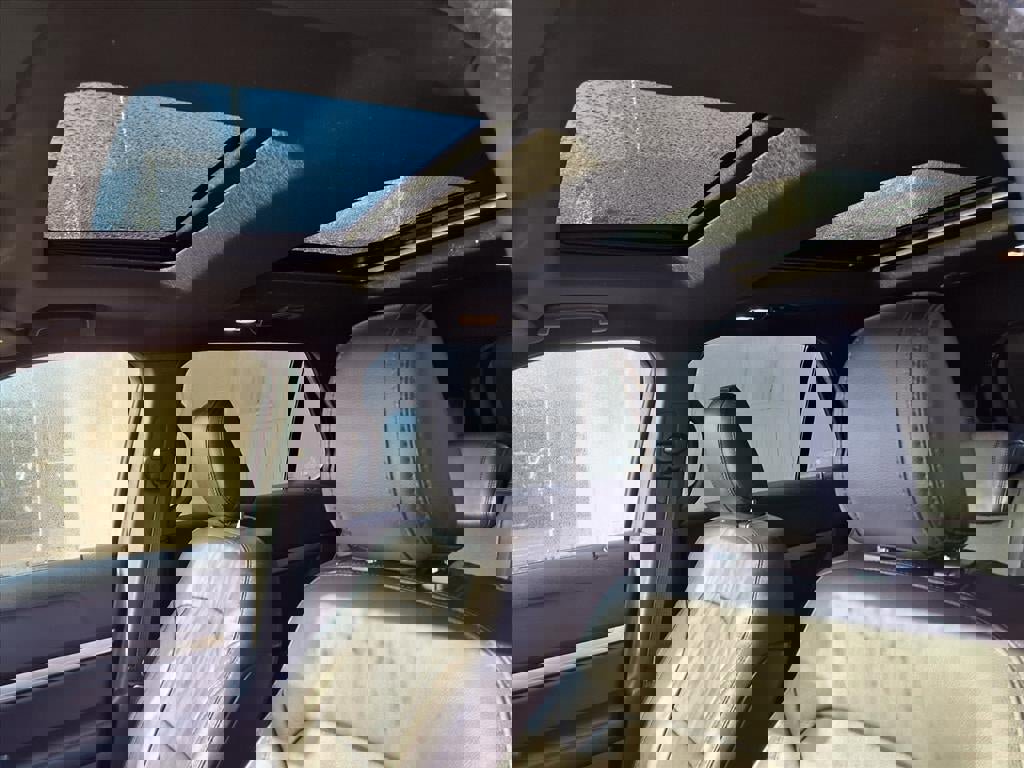 Certified 2018 Ford Explorer XLT w/ Equipment Group 202A image 15