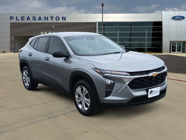Used 2025 Chevrolet Trax LS FWD image 7