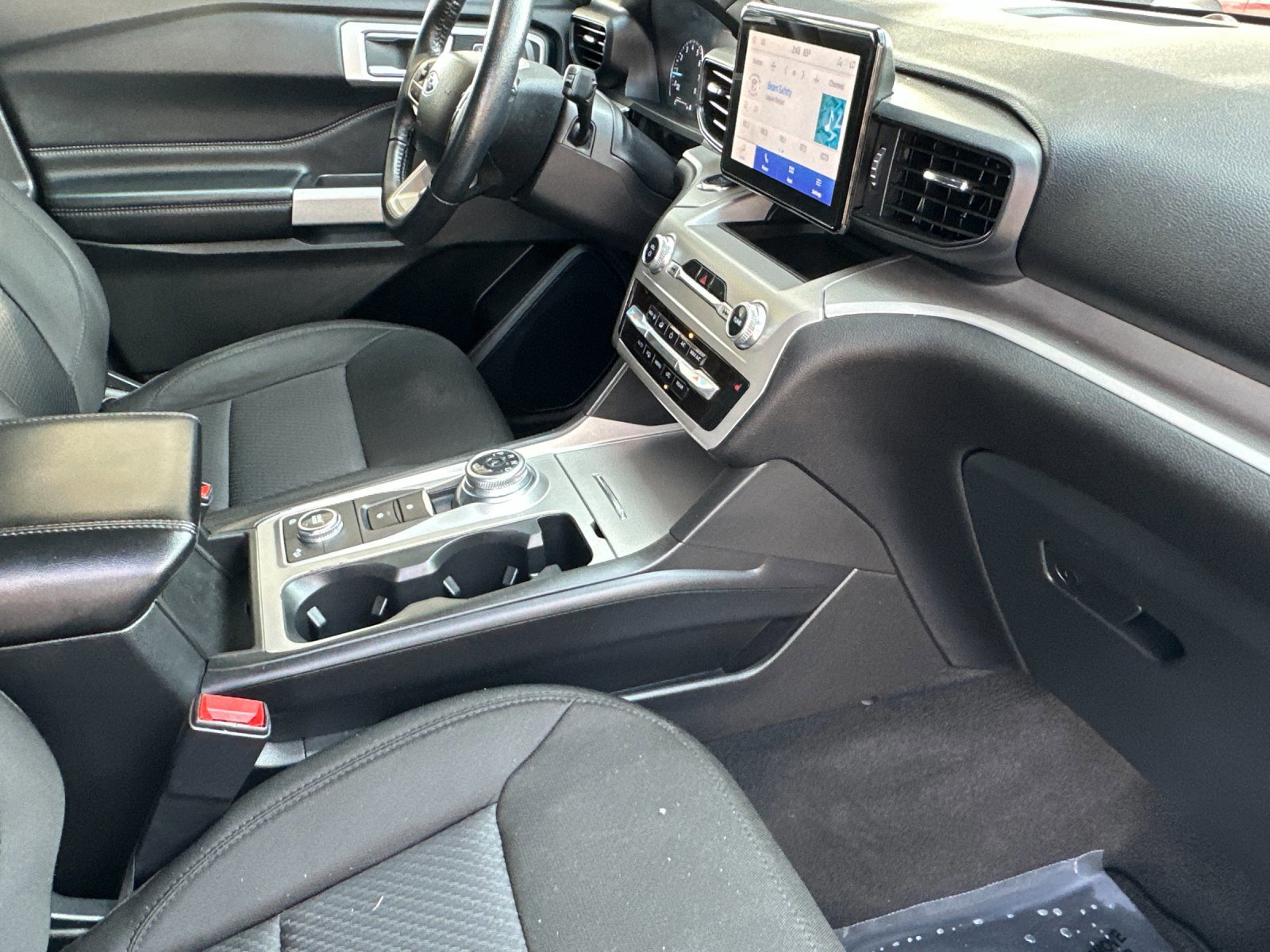 Certified 2022 Ford Explorer XLT w/ Class IV Trailer Tow Package image 18