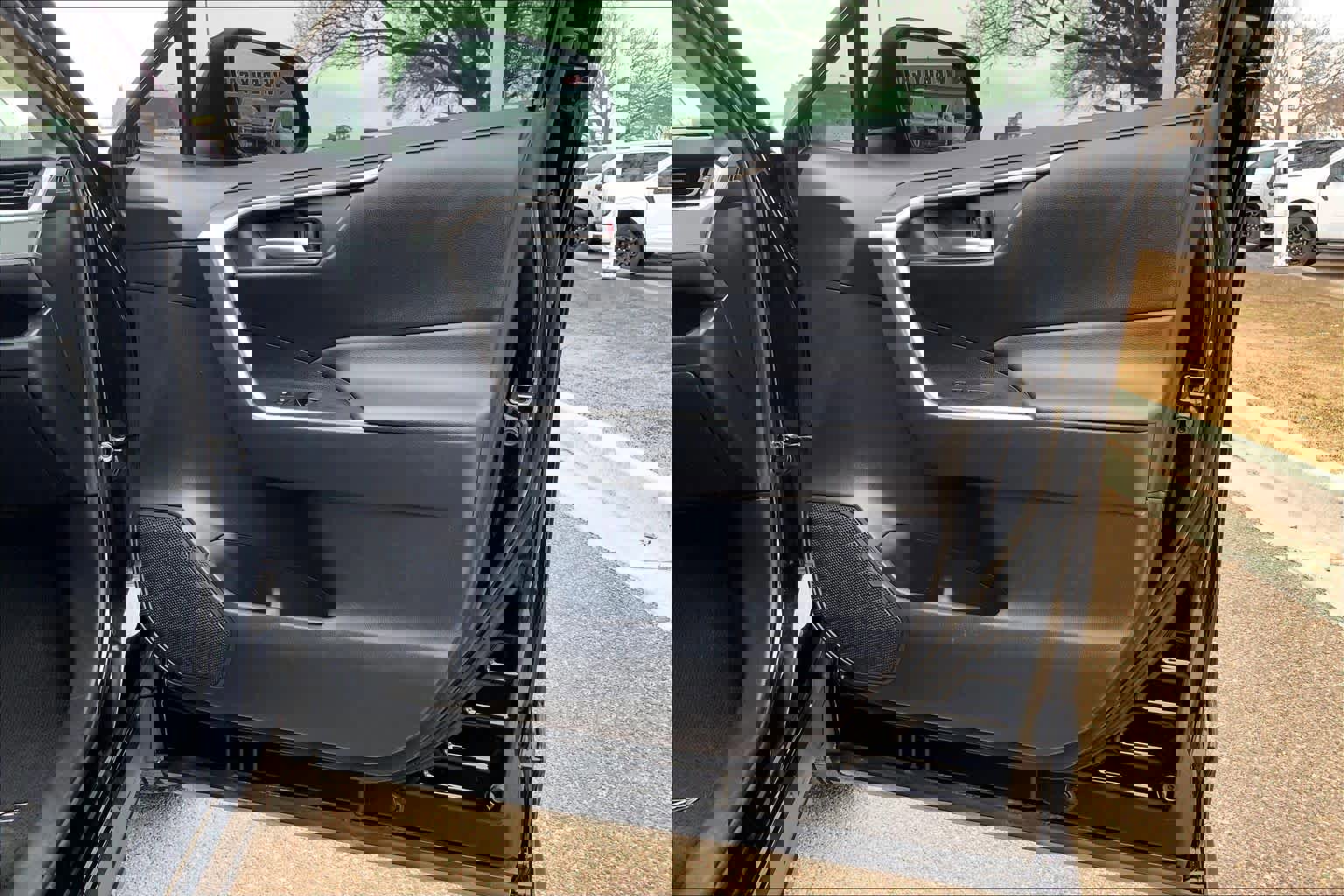 Used 2020 Toyota RAV4 XLE image 22