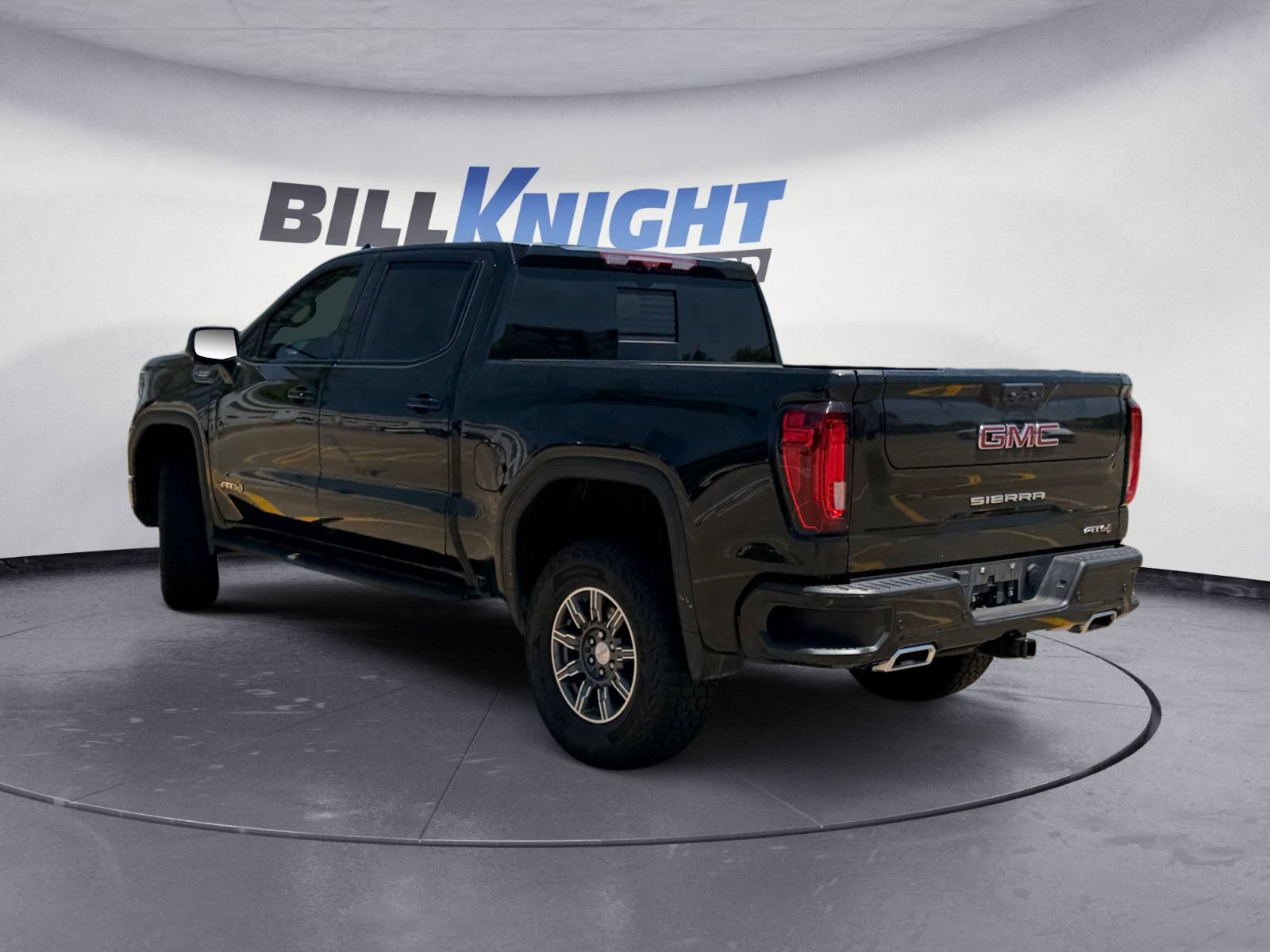Used 2024 GMC Sierra 1500 AT4 w/ Technology Package AWD/4WD image 3