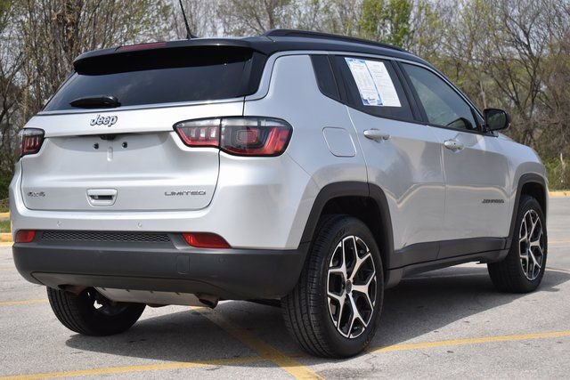 Used 2025 Jeep Compass Limited AWD/4WD image 7