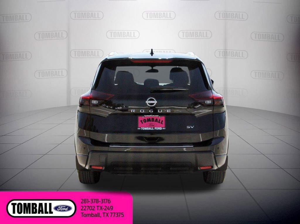 Used 2024 Nissan Rogue SV w/ SV Premium Package image 4