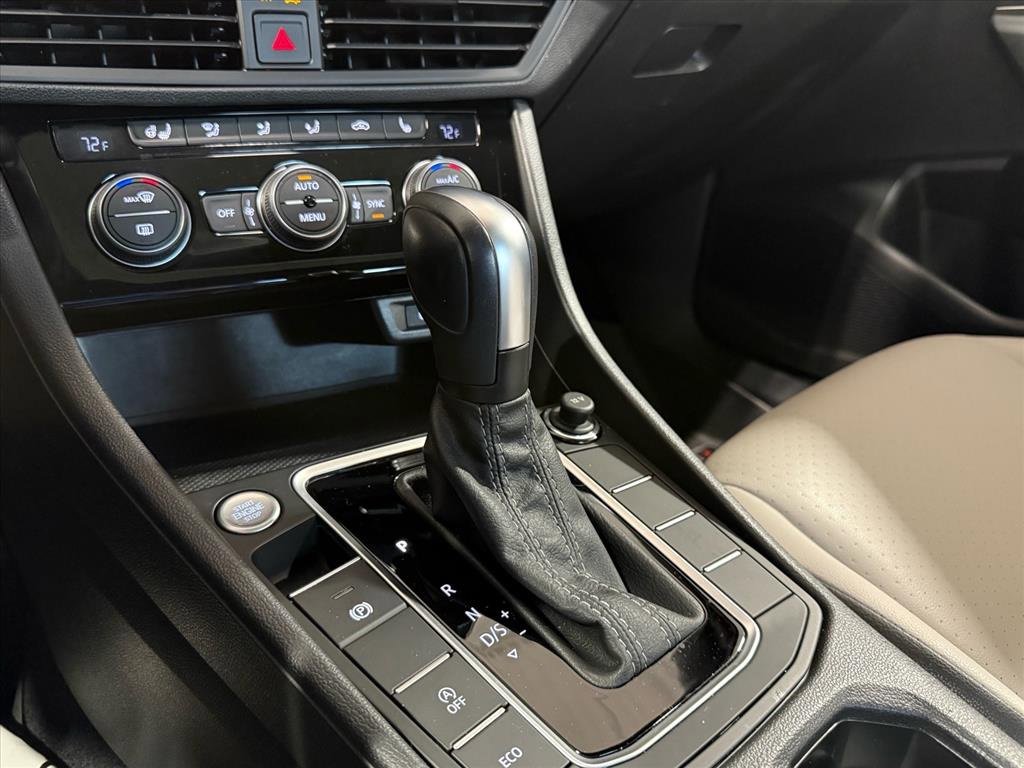 Used 2020 Volkswagen Jetta R-Line w/ R-Line Cold Weather Package image 19