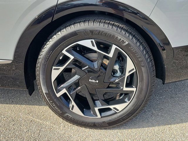 Used 2025 Kia Sportage SX image 9