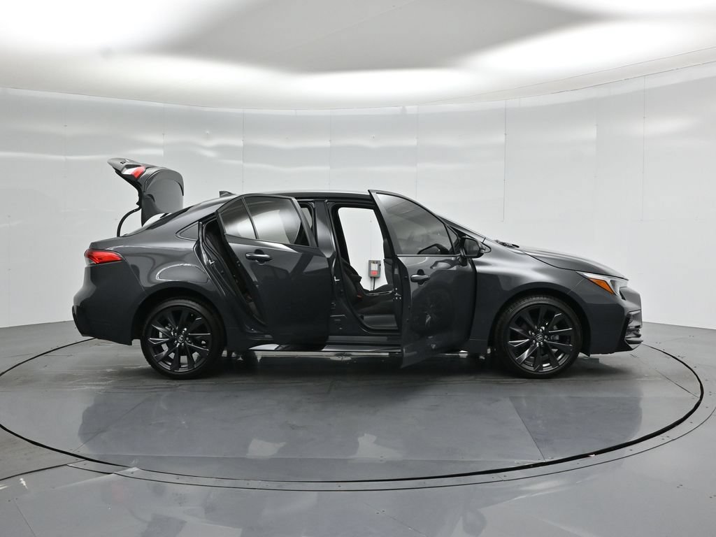 Used 2026 Toyota Corolla SE FWD image 5