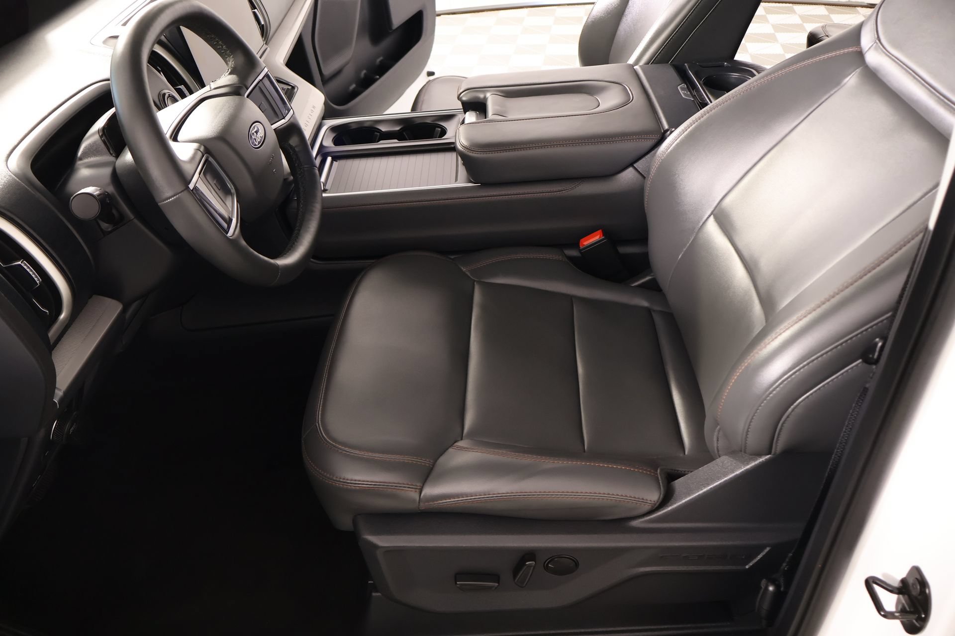 Certified 2025 Ford Expedition Active AWD/4WD image 12