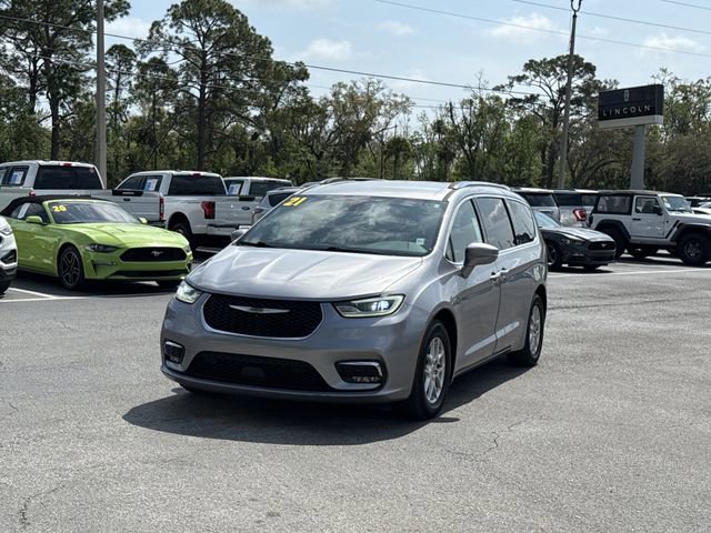 Used 2021 Chrysler Pacifica Touring-L w/ Premium & Safety Sphere Group image 2