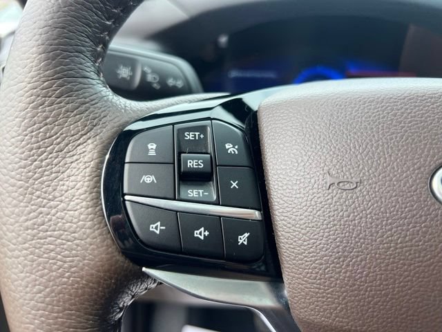 Certified 2023 Ford Explorer King Ranch w/ Technology Package AWD/4WD image 11