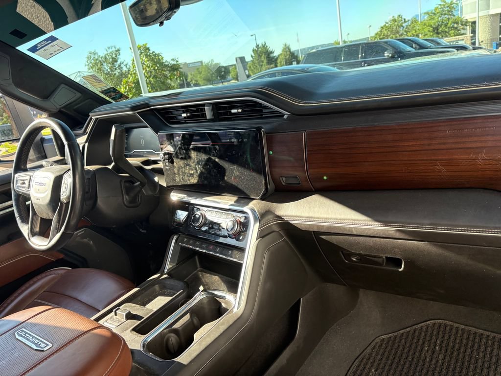 Used 2024 GMC Sierra 3500 Denali Ultimate AWD/4WD image 9