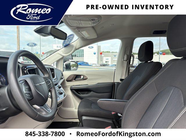 Used 2023 Chrysler Voyager LX FWD image 11