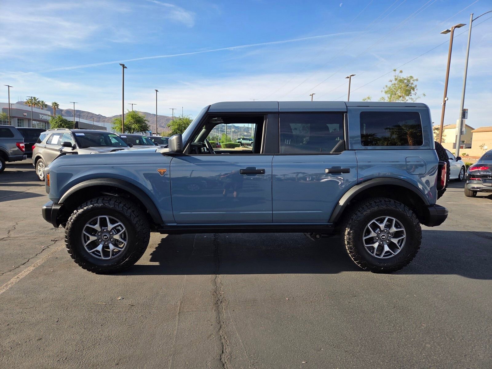 Certified 2025 Ford Bronco Badlands AWD/4WD image 3