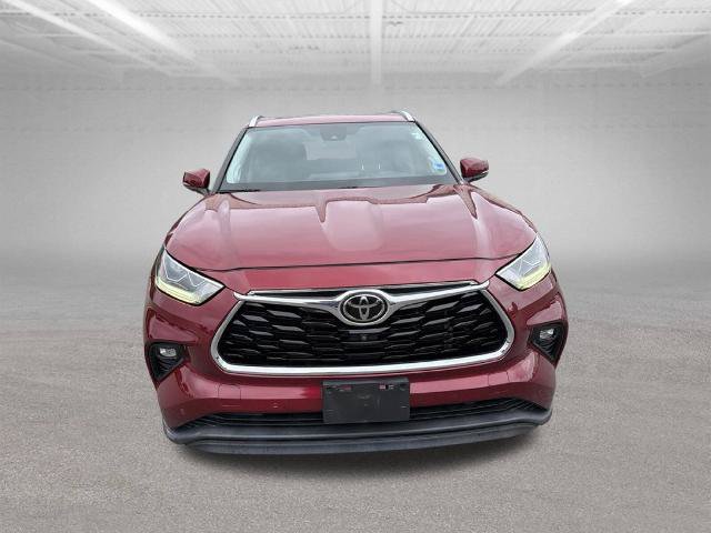 Used 2021 Toyota Highlander Limited FWD image 2
