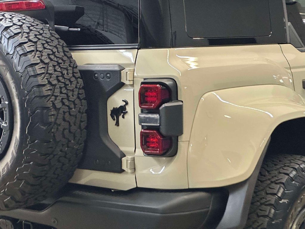 Certified 2025 Ford Bronco Raptor w/ Interior Carbon Fiber Pack AWD/4WD image 28