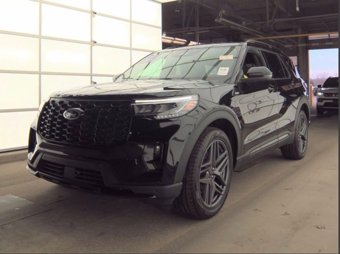 Certified 2025 Ford Explorer ST-Line w/ Premium Package AWD/4WD image 2