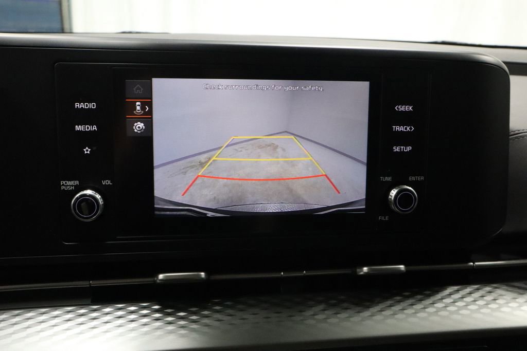 Used 2024 Kia Carnival LX image 13