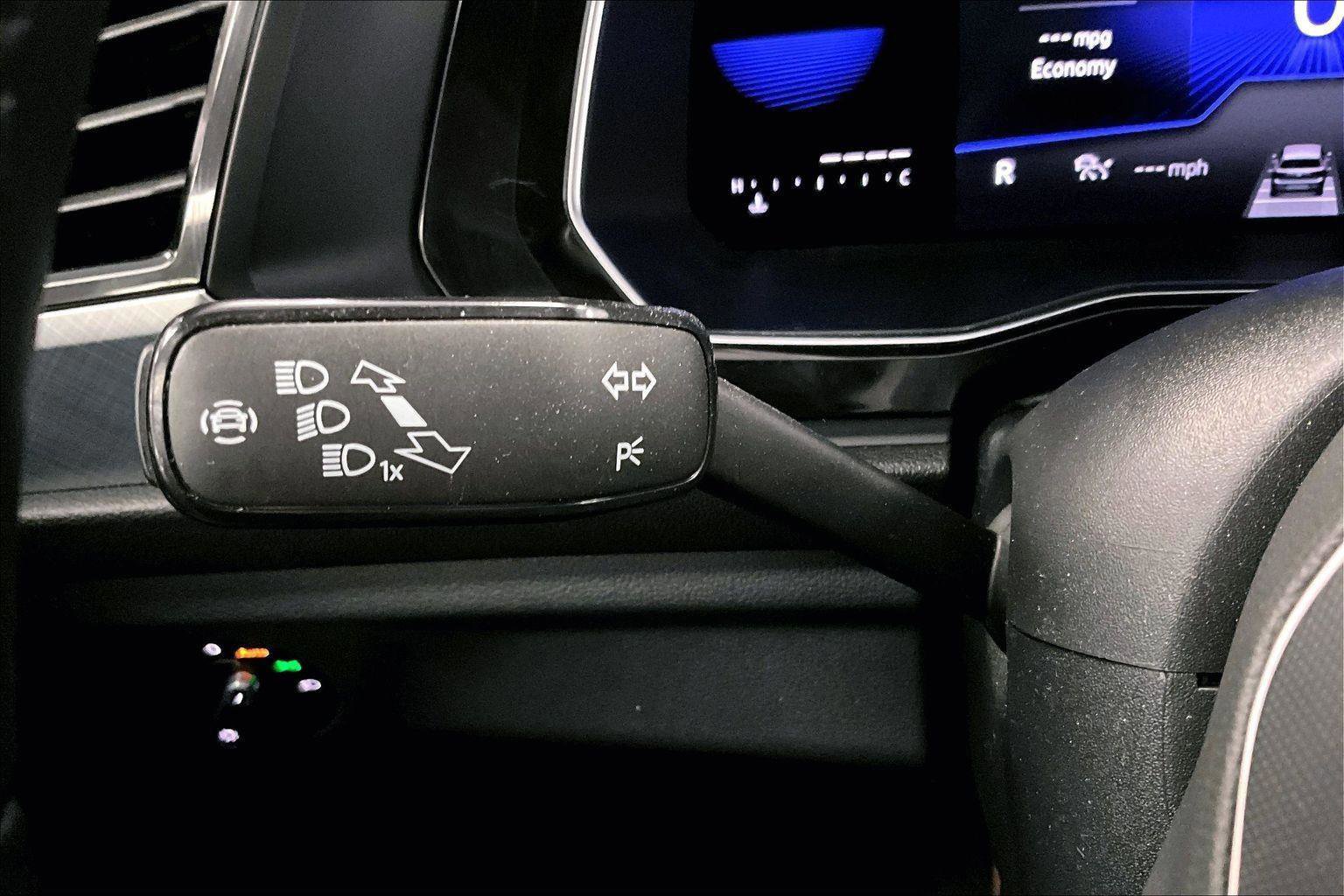 Used 2022 Volkswagen Jetta SE image 30