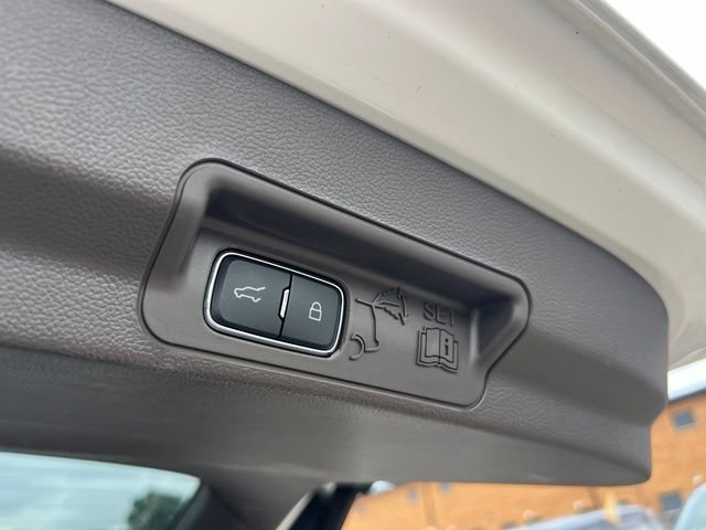Certified 2023 Ford Explorer Platinum w/ Technology Package AWD/4WD image 26
