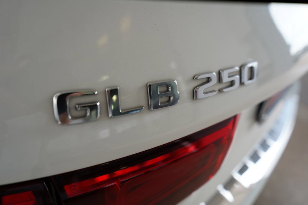 Used 2023 Mercedes-Benz GLB 250 4MATIC image 6