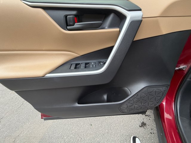 Used 2020 Toyota RAV4 LE w/ Carpet Mat Package AWD/4WD image 13