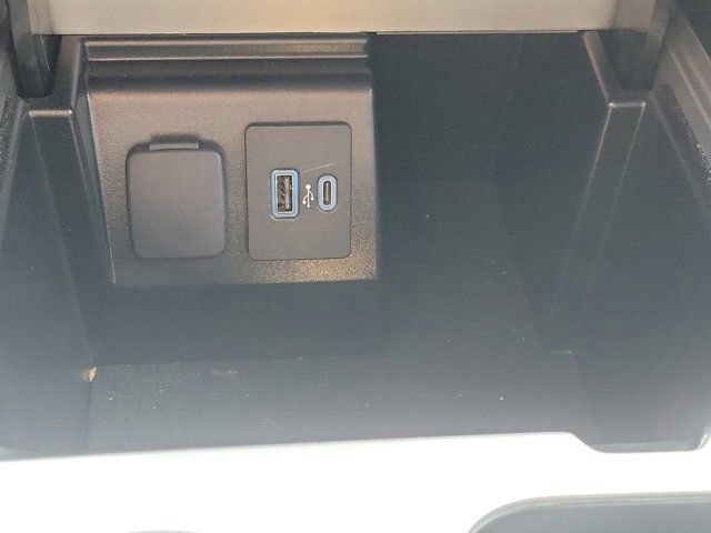 Certified 2023 Ford Explorer XLT w/ Equipment Group 202A RWD image 31