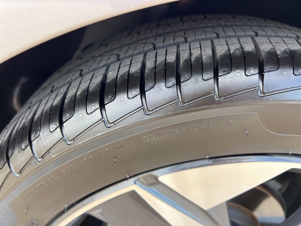 Used 2023 Hyundai Elantra Limited image 16