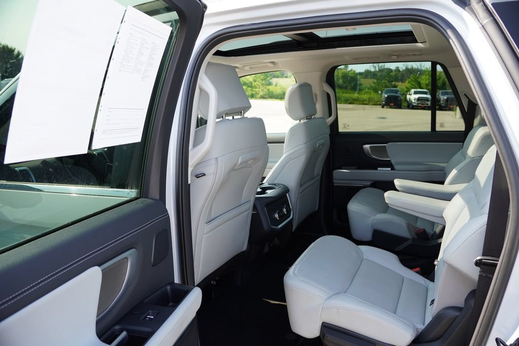 Certified 2025 Ford Expedition Max Platinum w/ Driver's Package AWD/4WD image 17