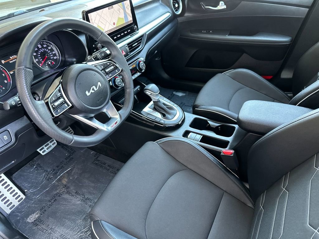 Used 2023 Kia Forte GT-Line w/ GT-Line Premium Package FWD image 9