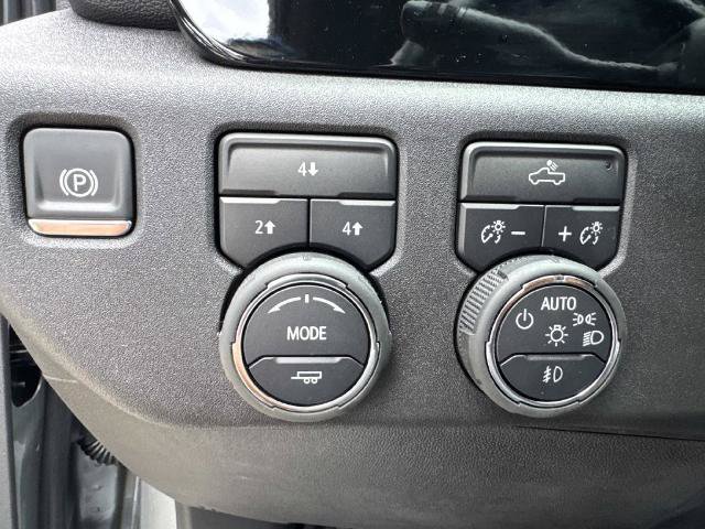 Used 2025 Chevrolet Silverado 3500 LT AWD/4WD image 19
