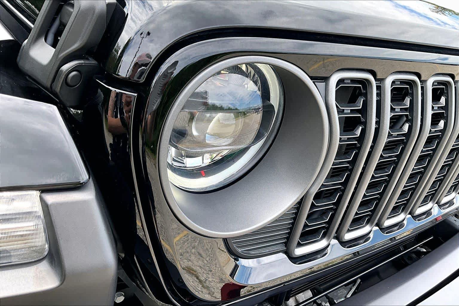 Used 2025 Jeep Wrangler Rubicon AWD/4WD image 27