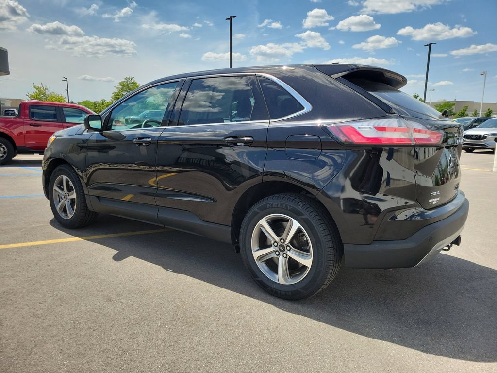 Certified 2024 Ford Edge SEL w/ Convenience Package AWD/4WD image 3