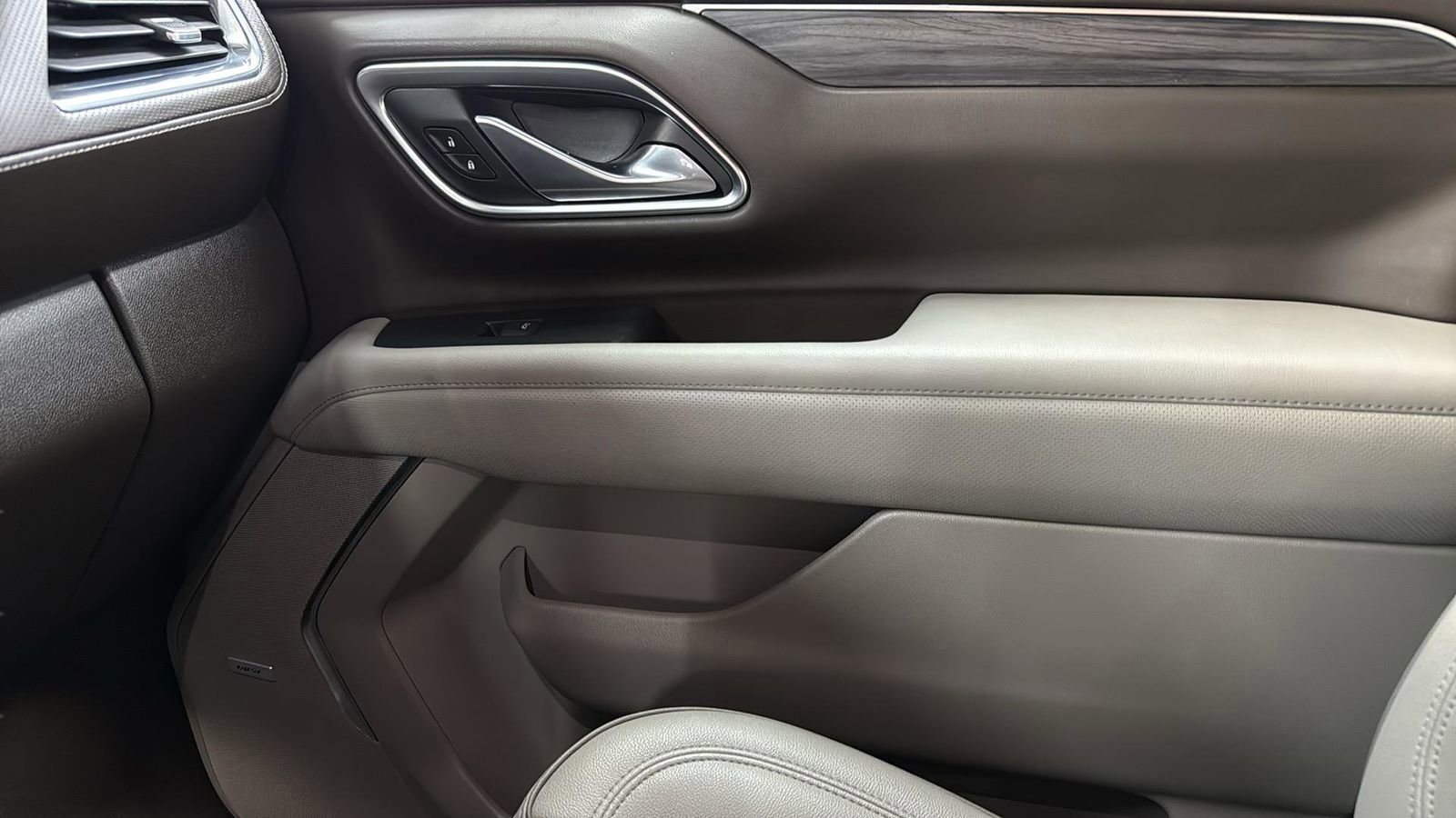 Used 2022 GMC Yukon XL SLT w/ SLT Luxury Package image 23