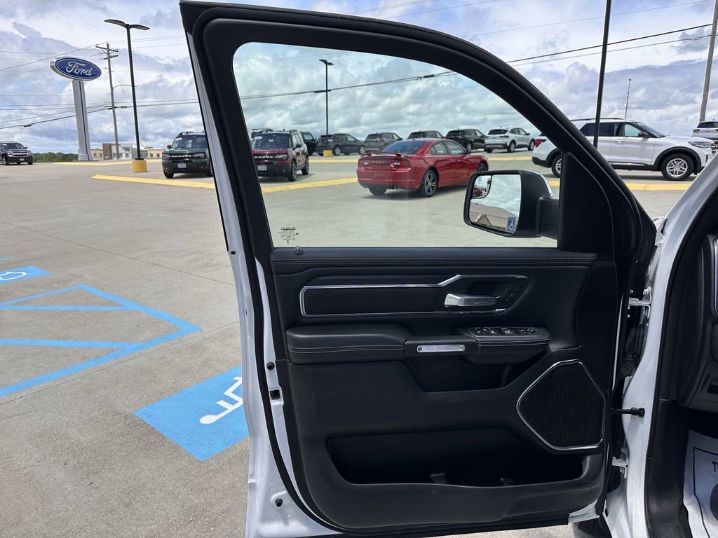 Used 2024 RAM 1500 Laramie AWD/4WD image 7