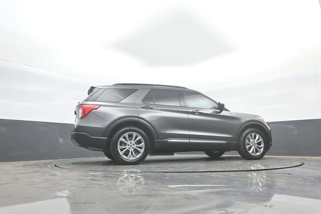 Certified 2020 Ford Explorer XLT w/ Equipment Group 202A AWD/4WD image 39