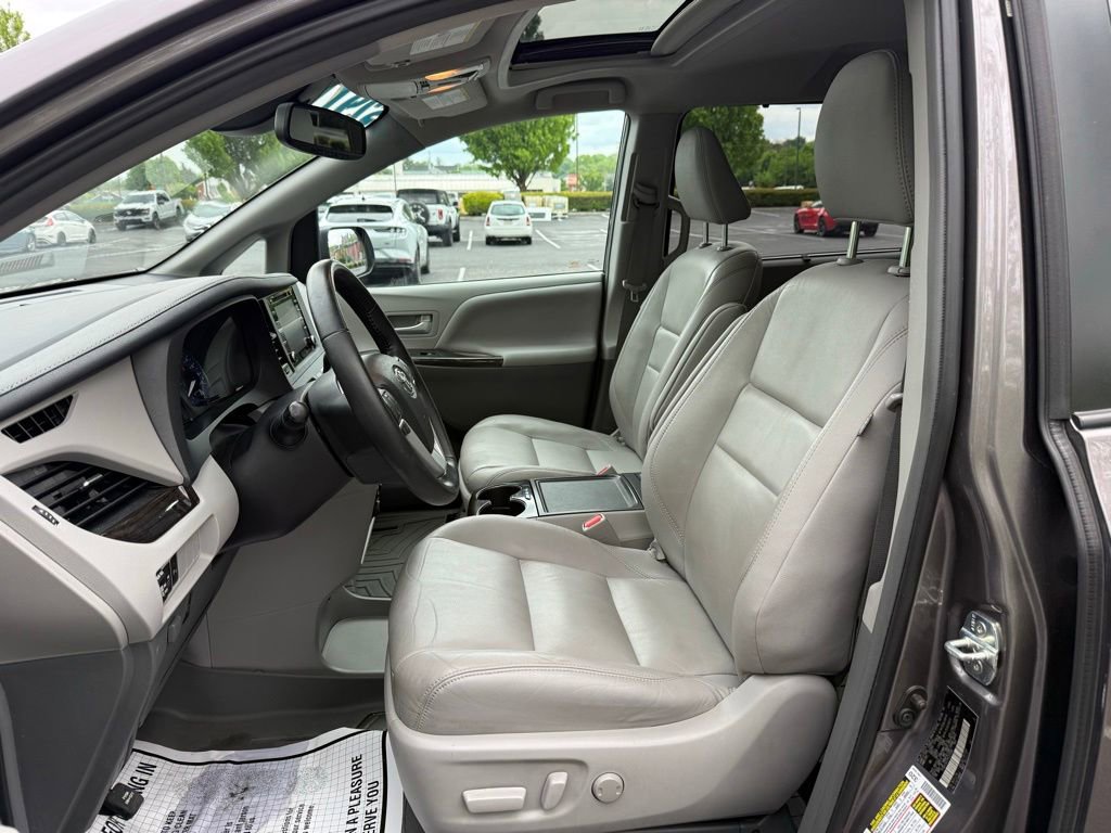 Used 2019 Toyota Sienna XLE w/ XLE Navigation Package AWD/4WD image 11