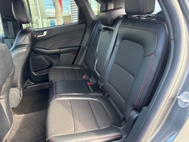 Certified 2025 Ford Escape ST-Line Select AWD/4WD image 39