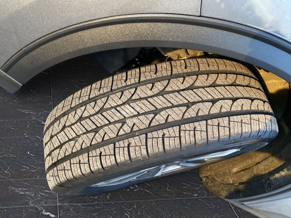 Certified 2025 Ford Escape Platinum image 46