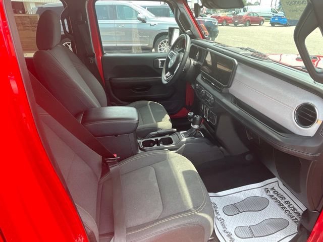 Used 2025 Jeep Wrangler Unlimited Sahara AWD/4WD image 12