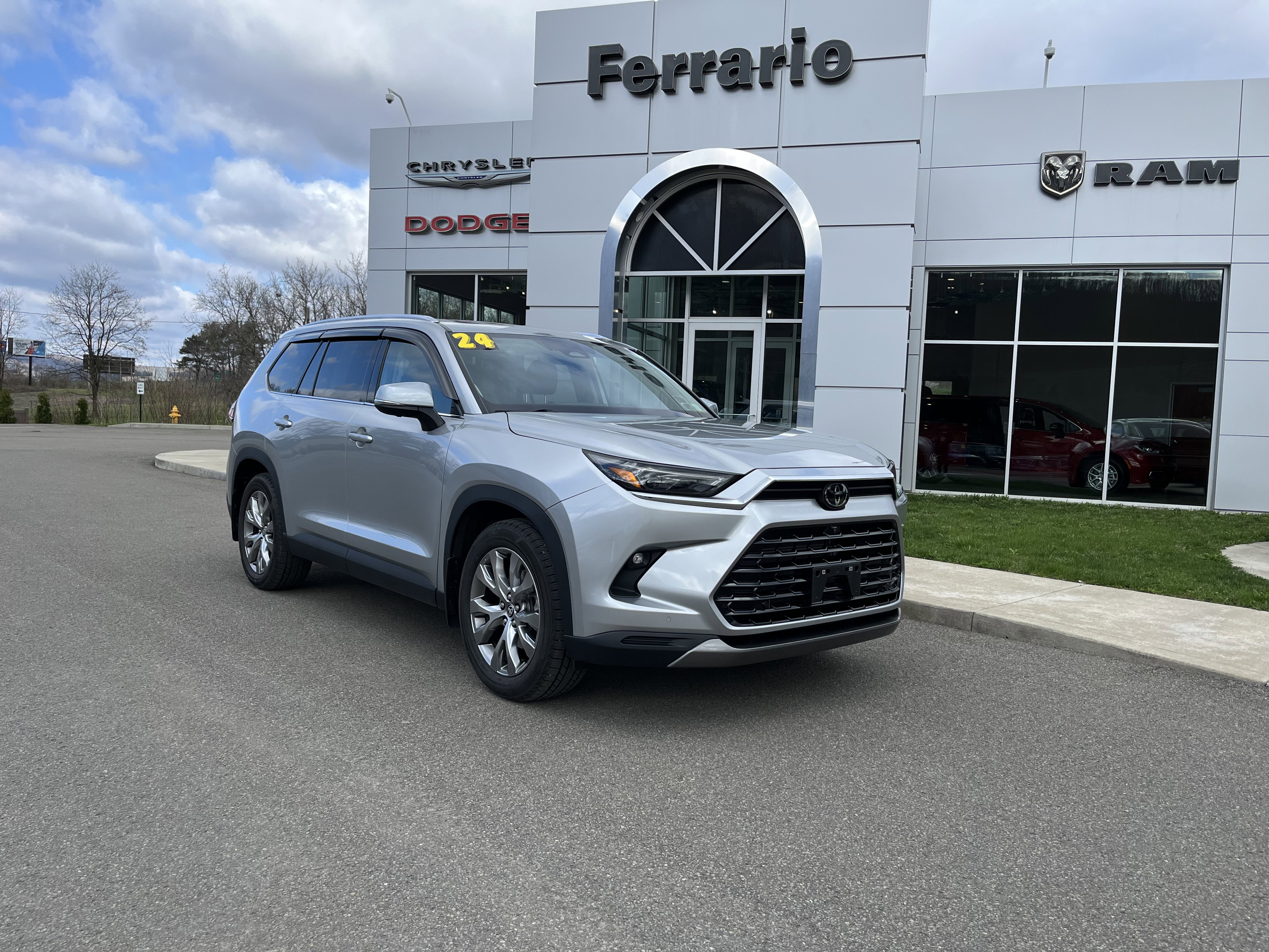 Used 2024 Toyota Grand Highlander AWD Hybrid image 1
