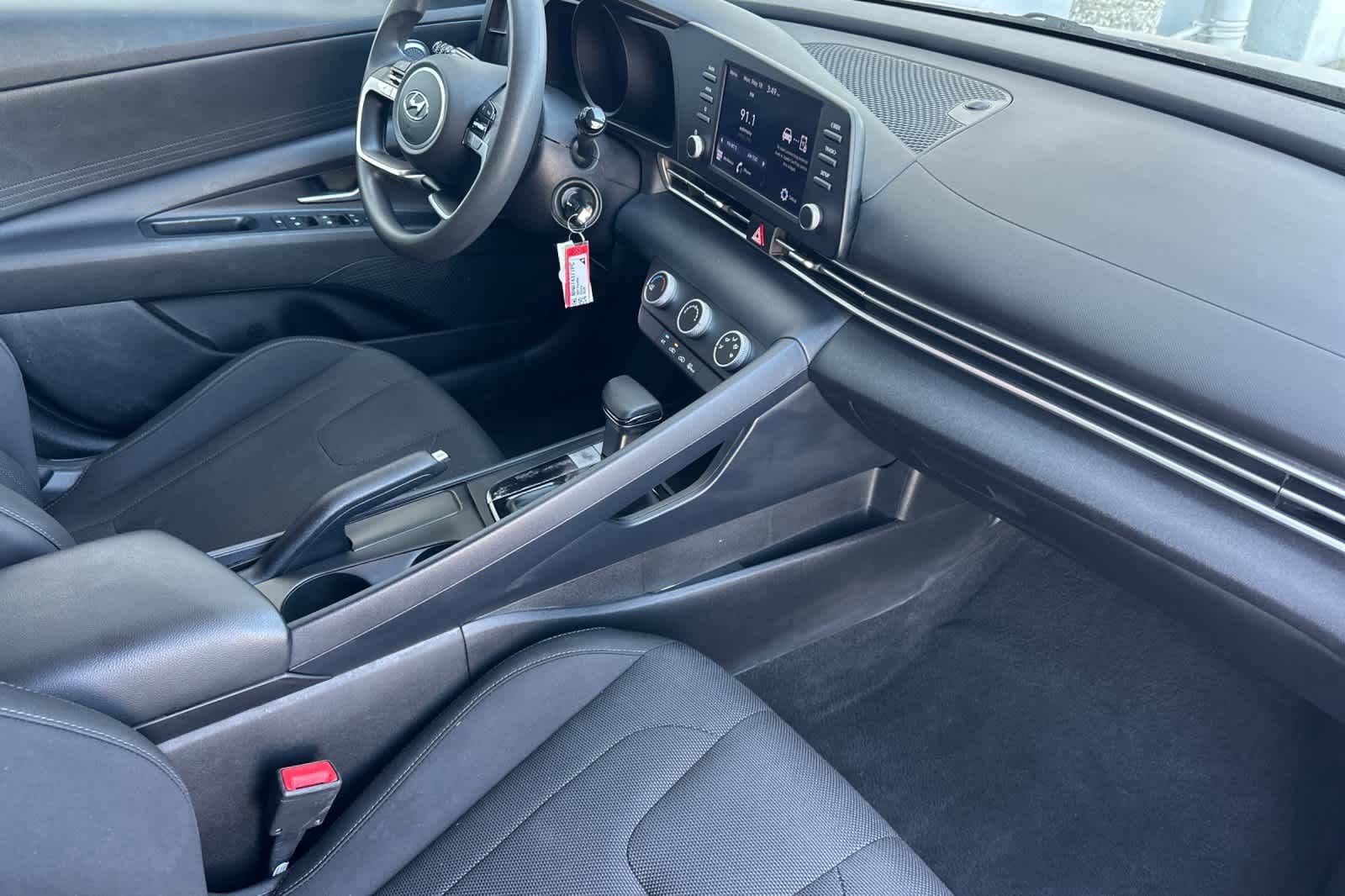 Used 2022 Hyundai Elantra SE FWD image 16