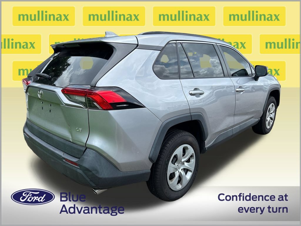 Used 2020 Toyota RAV4 LE FWD image 2